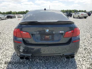 2016 BMW M5 z VIN WBSFV9C58GD595621, wystawiony jako Copart lot #54218185 z przebiegiem Nie podano mil oraz Czysty tytuł • Clean title. Historia ofert i sprzedaży dostępna na DreamBid. Obrazek 6.