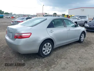 2007 Toyota Camry CE z VIN 4T1BE46K67U138778, wystawiony jako IAAI lot #42400763 z przebiegiem 191 729 mil mil oraz . Historia ofert i sprzedaży dostępna na DreamBid. Obrazek 4.