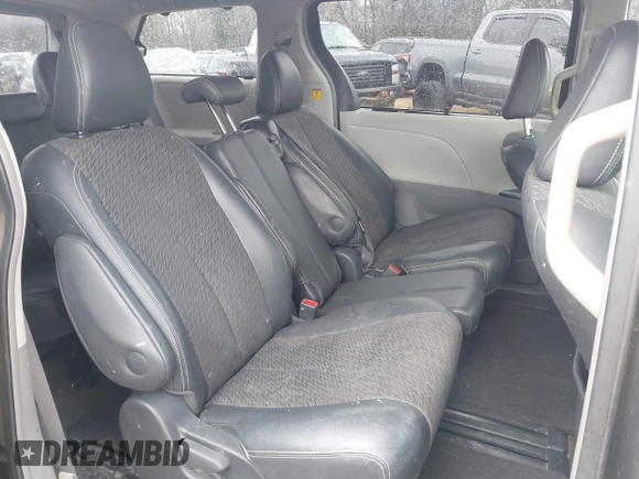 2011 Toyota Sienna SE with VIN 5TDXK3DC3BS143331, listed as a IAAI auction lot 41758043 with 215,490 mi miles. Bid and sale history available at carsss.com. Image 8.