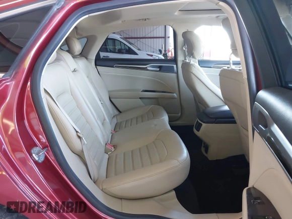 2013 Ford Fusion SE Hybrid z VIN 3FA6P0LU9DR183625, wystawiony jako IAAI lot #42338533 z przebiegiem 159 546 mil mil oraz . Historia ofert i sprzedaży dostępna na DreamBid. Obrazek 8.