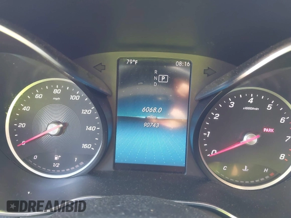 2019 Mercedes-Benz C 300 z VIN 55SWF8DB1KU318960, wystawiony jako IAAI lot #42547725 z przebiegiem 90 743 mil mil oraz . Historia ofert i sprzedaży dostępna na DreamBid. Obrazek 7.