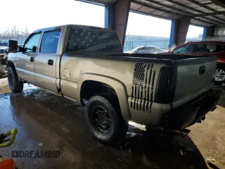 2001 GMC Sierra 1500HD SLT z VIN 1GTGK13U51F151024, wystawiony jako Copart lot #41991685 z przebiegiem 187 734 mil mil oraz Szkody całkowita. Historia ofert i sprzedaży dostępna na DreamBid. Obrazek 2.