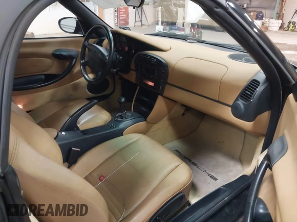 1999 Porsche Boxster z VIN WP0CA2984XU622814, wystawiony jako IAAI lot #42234977 z przebiegiem 52 404 mil mil oraz . Historia ofert i sprzedaży dostępna na DreamBid. Obrazek 5.