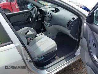 2009 Hyundai Elantra SE z VIN KMHDU46DX9U588613, wystawiony jako IAAI lot #42382685 z przebiegiem 213 577 mil mil oraz . Historia ofert i sprzedaży dostępna na DreamBid. Obrazek 5.