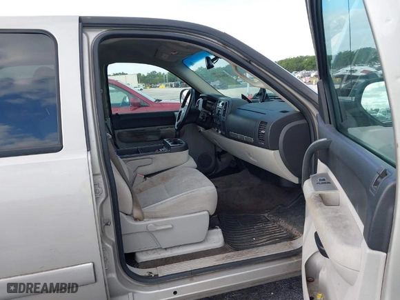 2008 Chevrolet Silverado 1500 LTZ with VIN 3GCEC13J28G138640, listed as a IAAI auction lot 42094031 with 246,804 mi miles. Bid and sale history available at carsss.com. Image 5.