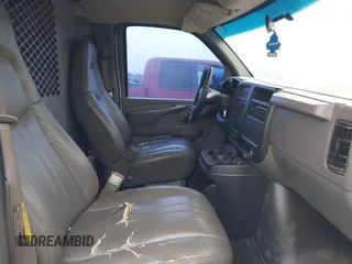 2003 Chevrolet Express Cargo z VIN 1GCHG35U231130341, wystawiony jako IAAI lot #41927806 z przebiegiem 260 934 mil mil oraz . Historia ofert i sprzedaży dostępna na DreamBid. Obrazek 5.