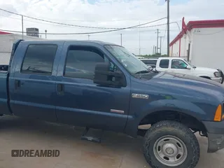 2006 Ford F-250 XL z VIN 1FTSW21P16ED82243, wystawiony jako IAAI lot #42674637 z przebiegiem 153 467 mil mil oraz . Historia ofert i sprzedaży dostępna na DreamBid. Obrazek 13.