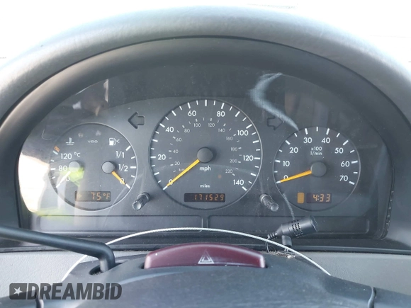 2001 Mercedes-Benz M 320/430/500 z VIN 4JGAB72E21A253005, wystawiony jako IAAI lot #42337921 z przebiegiem 171 529 mil mil oraz . Historia ofert i sprzedaży dostępna na DreamBid. Obrazek 7.