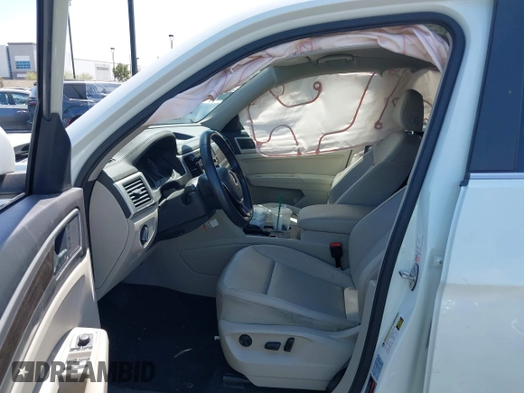 2018 Volkswagen Atlas SE with VIN 1V2DR2CA3JC580575, listed as a IAAI auction lot 41939880 with 66,526 mi miles and . Bid and sale history available at DreamBid. Image 5.