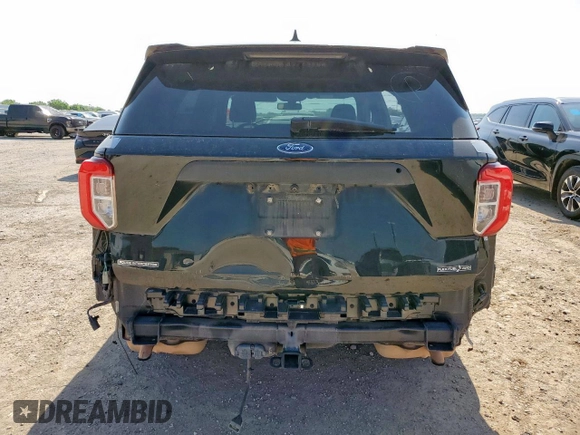 2021 Ford Police Interceptor Utility z VIN 1FM5K8AB8MGC33082, wystawiony jako Copart lot #56519955 z przebiegiem Nie podano mil oraz Szkoda całkowita • Salvage title. Historia ofert i sprzedaży dostępna na DreamBid. Obrazek 6.