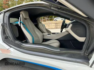 2015 BMW i8 z VIN WBY2Z2C53FV392080, wystawiony jako Copart lot #76544984 z przebiegiem 103 719 mil mil oraz Czysty tytuł • Clean title. Historia ofert i sprzedaży dostępna na DreamBid. Obrazek 5.