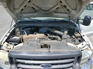 2004 Ford F-250 XL z VIN 1FTNX20L34EC38196, wystawiony jako Copart lot #60307245 z przebiegiem 232 347 mil mil oraz Czysty tytuł • Clean title. Historia ofert i sprzedaży dostępna na DreamBid. Obrazek 11.