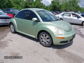 2008 Volkswagen Beetle S z VIN 3VWPW31CX8M517285, wystawiony jako IAAI lot #42090301 z przebiegiem 103 510 mil mil oraz . Historia ofert i sprzedaży dostępna na DreamBid. Obrazek 1.