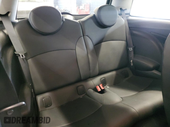 2010 MINI Hardtop S с VIN WMWMF7C53ATZ72835, выставлен на аукционе Copart как лот 57781635 с пробегом 78 931 миль миль и Чистый • Clean title. История ставок и продаж доступна на DreamBid. Изображение 10.