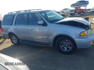 2000 Lincoln Navigator z VIN 5LMEU27A2YLJ32507, wystawiony jako IAAI lot #40752754 z przebiegiem Nie podano mil oraz . Historia ofert i sprzedaży dostępna na DreamBid. Obrazek 12.