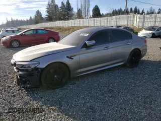 2018 BMW M5 z VIN WBSJF0C56JB282086, wystawiony jako Copart lot #37483454 z przebiegiem Nie podano mil oraz Szkoda całkowita • Salvage title. Historia ofert i sprzedaży dostępna na DreamBid. Obrazek 1.