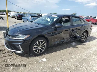 2025 Volkswagen Jetta SE z VIN 3VWEX7BU9SM024935, wystawiony jako Copart lot #61643375 z przebiegiem 8 826 mil mil oraz Czysty tytuł • Clean title. Historia ofert i sprzedaży dostępna na DreamBid. Obrazek 1.