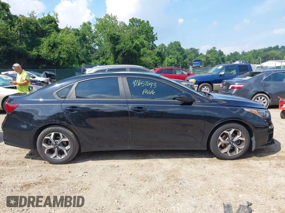 2019 Kia Forte LXS z VIN 3KPF24AD9KE131628, wystawiony jako IAAI lot #42657093 z przebiegiem 163 737 mil mil oraz . Historia ofert i sprzedaży dostępna na DreamBid. Obrazek 13.