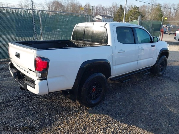 2019 Toyota Tacoma 4WD SR with VIN 5TFCZ5AN4KX191104, listed as a IAAI auction lot 41801672 with 16,347 mi miles. Bid and sale history available at carsss.com. Image 4.