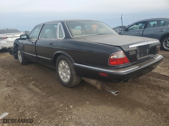 2000 Jaguar XJ with VIN SAJDA14C7YLF11390, listed as a Copart auction lot 73054184 with 0 mi miles and Salvage Title. Bid and sale history available at carsss.com. Image 2.