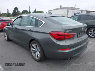 2015 BMW 5 Series 535i Gran Turismo z VIN WBA5M2C5XFD872228, wystawiony jako IAAI lot #42737501 z przebiegiem 71 027 mil mil oraz . Historia ofert i sprzedaży dostępna na DreamBid. Obrazek 3.