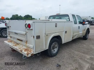 2011 Ford F-250 XL with VIN 1FT7X2AT4BEC33450, listed as a IAAI auction lot 39410571 with Not provided miles and . Bid and sale history available at DreamBid. Image 4.