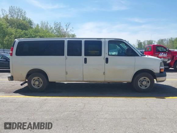 2012 Chevrolet Express Passenger 1LT z VIN 1GAZG1FA4C1189350, wystawiony jako IAAI lot #42246336 z przebiegiem 239 216 mil mil oraz . Historia ofert i sprzedaży dostępna na DreamBid. Obrazek 13.