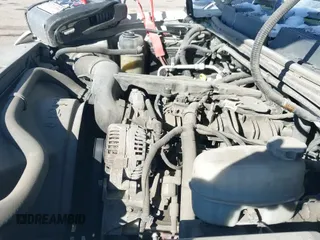 2008 Chevrolet Silverado 2500HD Work Truck z VIN 1GCHK24K88E143605, wystawiony jako IAAI lot #41420512 z przebiegiem 263 878 mil mil oraz . Historia ofert i sprzedaży dostępna na DreamBid. Obrazek 18.