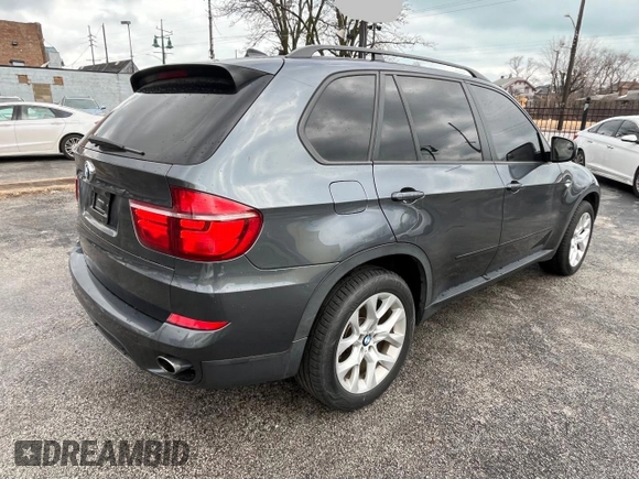 2011 BMW X5 35i with VIN 5UXZV4C58BL401755, listed as a Copart auction lot 49190535 with 104,082 mi miles and Clean Title. Bid and sale history available at carsss.com. Image 4.