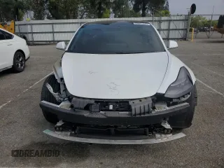 2018 Tesla Model 3 Long Range Battery z VIN 5YJ3E1EA5JF053673, wystawiony jako Copart lot #53091445 z przebiegiem 60 849 mil mil oraz Szkoda całkowita • Salvage title. Historia ofert i sprzedaży dostępna na DreamBid. Obrazek 5.