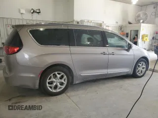 2017 Chrysler Pacifica Touring L Plus с VIN 2C4RC1EG4HR637842, выставлен на аукционе Copart как лот 56588475 с пробегом 208 821 миль миль и Списание • Salvage title. История ставок и продаж доступна на DreamBid. Изображение 3.