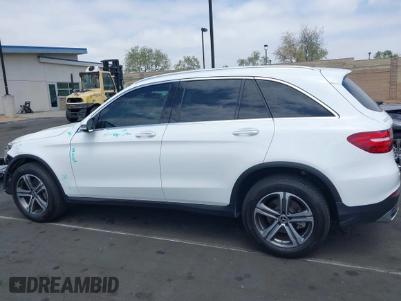 2019 Mercedes-Benz GLC 300 with VIN WDC0G4JB0KF670869, listed as a IAAI auction lot 42106326 with 51,047 mi miles and . Bid and sale history available at DreamBid. Image 14.
