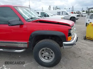 1996 Chevrolet Suburban with VIN 1GNGK26J6TJ327156, listed as a IAAI auction lot 41858544 with 195,532 mi miles. Bid and sale history available at carsss.com. Image 12.