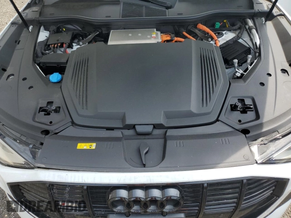 2022 Audi e-tron Chronos with VIN WA1VABGE2NB024953, listed as a Copart auction lot 60561975 with 30,503 mi miles and Salvage title. Bid and sale history available at DreamBid. Image 12.