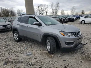 2020 Jeep Compass Latitude z VIN 3C4NJDBB6LT117095, wystawiony jako Copart lot #54346655 z przebiegiem 26 047 mil mil oraz Szkoda całkowita • Salvage title. Historia ofert i sprzedaży dostępna na DreamBid. Obrazek 4.
