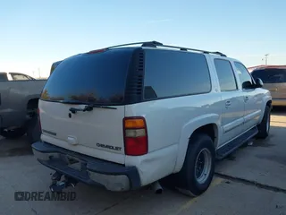 2002 Chevrolet Suburban LS with VIN 3GNFK16Z02G225380, listed as a IAAI auction lot 41324572 with 427,971 mi miles. Bid and sale history available at carsss.com. Image 4.