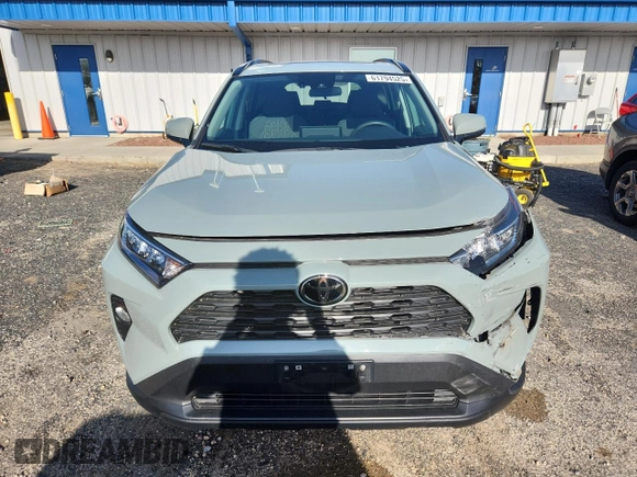 2021 Toyota RAV4 XLE with VIN 2T3P1RFVXMW239608, listed as a Copart auction lot 61794525 with 48,665 mi miles and Salvage title. Bid and sale history available at DreamBid. Image 5.