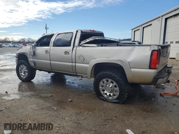 2005 GMC Sierra 2500HD SLE z VIN 1GTHK232X5F963644, wystawiony jako Copart lot #88040265 z przebiegiem 196 924 mil mil oraz Nie do naprawy • Non repairable. Historia ofert i sprzedaży dostępna na DreamBid. Obrazek 2.
