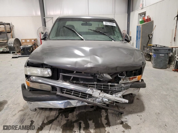 2000 Chevrolet Silverado 1500 LS with VIN 1GCEC19T8YZ113332, listed as a Copart auction lot 44770385 with 0 mi miles and Salvage Title. Bid and sale history available at carsss.com. Image 5.
