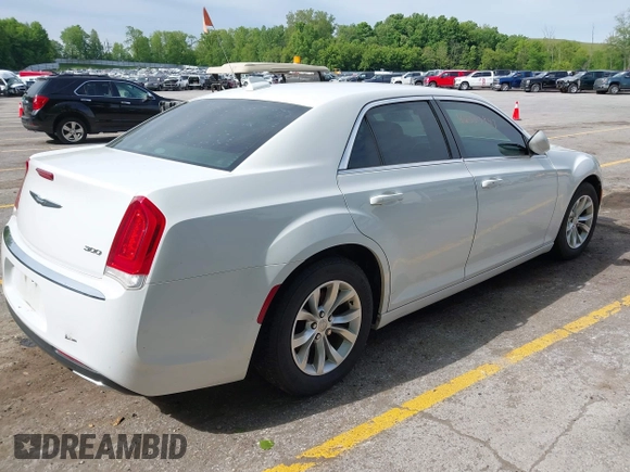 2015 Chrysler 300 Limited z VIN 2C3CCAAG3FH881999, wystawiony jako IAAI lot #42353947 z przebiegiem 72 505 mil mil oraz . Historia ofert i sprzedaży dostępna na DreamBid. Obrazek 4.