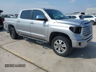 2015 Toyota Tundra Platinum z VIN 5TFAW5F17FX449529, wystawiony jako IAAI lot #42291848 z przebiegiem 106 788 mil mil oraz . Historia ofert i sprzedaży dostępna na DreamBid. Obrazek 1.