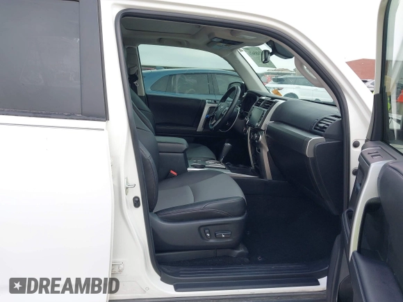 2023 Toyota 4Runner SR5 Premium z VIN JTEFU5JR4P5280720, wystawiony jako IAAI lot #42485671 z przebiegiem 38 785 mil mil oraz . Historia ofert i sprzedaży dostępna na DreamBid. Obrazek 5.