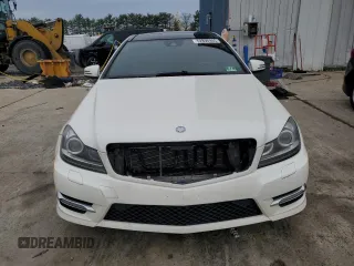 2013 Mercedes-Benz C 350 с VIN WDDGJ5HB4DG028644, выставлен на аукционе Copart как лот 52896985 с пробегом Не указан миль и Чистый • Clean title. История ставок и продаж доступна на DreamBid. Изображение 5.