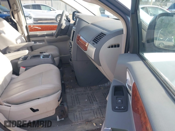 2009 Chrysler Town & Country Touring with VIN 2A8HR54169R577460, listed as a IAAI auction lot 42028839 with 160,692 mi miles and . Bid and sale history available at DreamBid. Image 5.