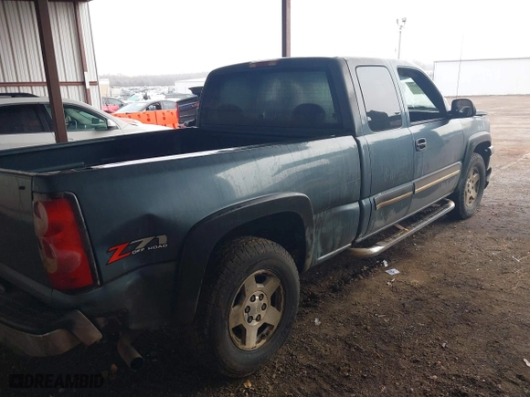 2006 Chevrolet Silverado 1500 LT1 with VIN 1GCEK19B86E186215, listed as a IAAI auction lot 41190630 with 394,548 mi miles. Bid and sale history available at carsss.com. Image 4.
