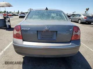 2005 Volkswagen Passat GLX z VIN WVWTU63B95E085836, wystawiony jako Copart lot #67782394 z przebiegiem 125 315 mil mil oraz Szkoda całkowita • Salvage title. Historia ofert i sprzedaży dostępna na DreamBid. Obrazek 6.