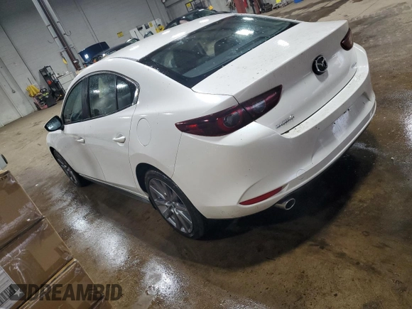 2025 Mazda 3 S Preferred z VIN JM1BPACM8S1775538, wystawiony jako Copart lot #57874615 z przebiegiem 851 mil mil oraz Czysty tytuł • Clean title. Historia ofert i sprzedaży dostępna na DreamBid. Obrazek 2.