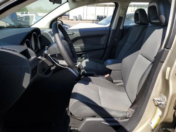 2009 Dodge Caliber SXT z VIN 1B3HB48A19D199410, wystawiony jako Copart lot #55133965 z przebiegiem 141 658 mil mil oraz Szkoda całkowita • Salvage title. Historia ofert i sprzedaży dostępna na DreamBid. Obrazek 7.