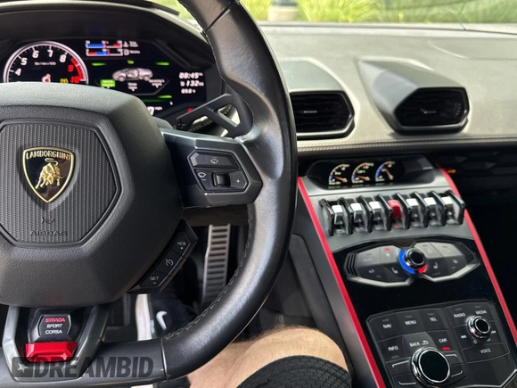 2019 Lamborghini Huracan z VIN ZHWUR2ZF0KLA11750, wystawiony jako Copart lot #54367815 z przebiegiem 24 641 mil mil oraz Tytuł czysty. Historia ofert i sprzedaży dostępna na DreamBid. Obrazek 9.
