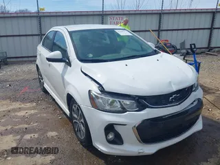 2018 Chevrolet Sonic LT z VIN 1G1JD5SH2J4120331, wystawiony jako IAAI lot #41846771 z przebiegiem 129 375 mil mil oraz . Historia ofert i sprzedaży dostępna na DreamBid. Obrazek 1.
